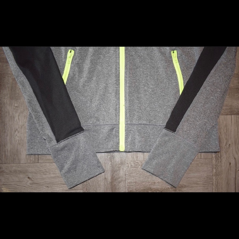 VS PINK Ultimate Zip Up - Picture 4 of 8